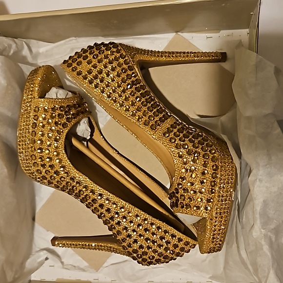 Shoes - Picture 2 of 3